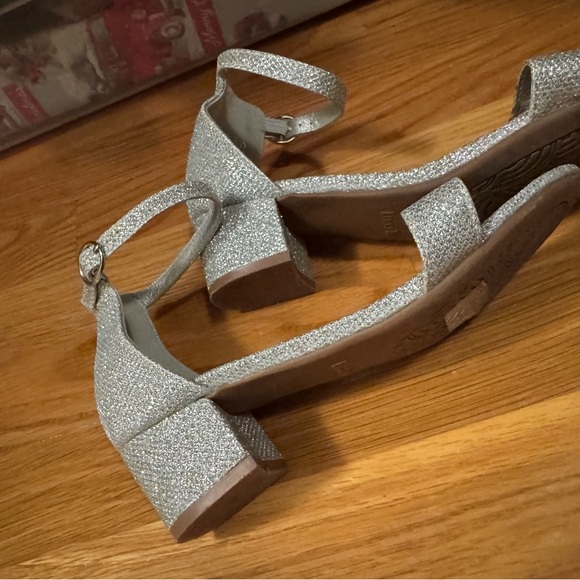 Sparkly girls sandals size 3 - Picture 2 of 5